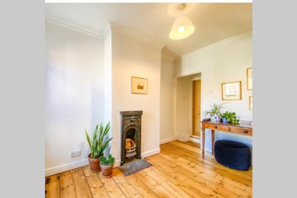 فيلا نورويشفي Beautiful Two Bed Victorian Terrace House المظهر الخارجي الصورة